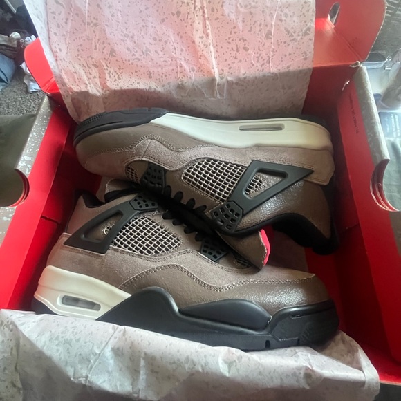 Jordan 4 “Taupe Haze”